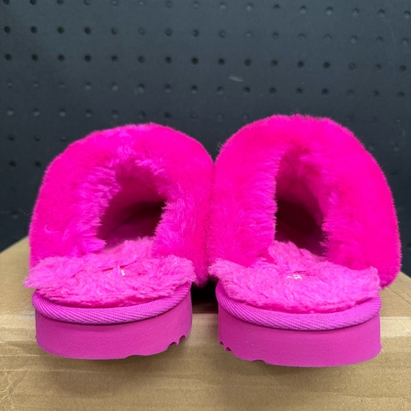 Gently Used/ W Box! Youth Kids Hot Pink Cozy II Slipper Clogs Fall Winter Size 2 - Picture 4 of 5